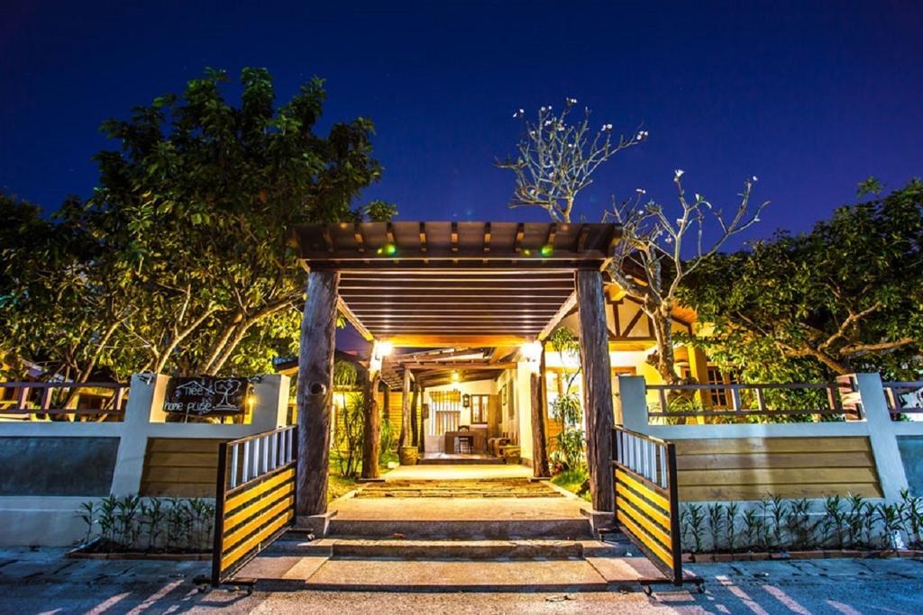 Tree Home Plus Накхон Си Тамарат Екстериор снимка