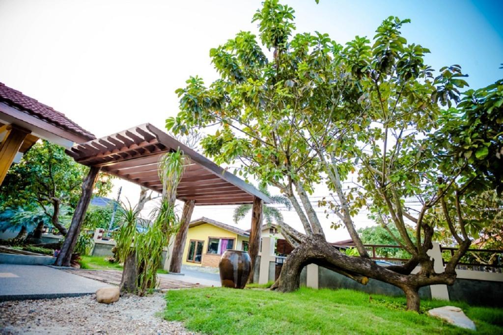Tree Home Plus Накхон Си Тамарат Екстериор снимка